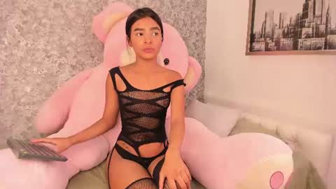 Snapshot of mia_petithe chatting on July 3, 2026, 2:29 am Mia online show from July 3, 2026, 2:29 am