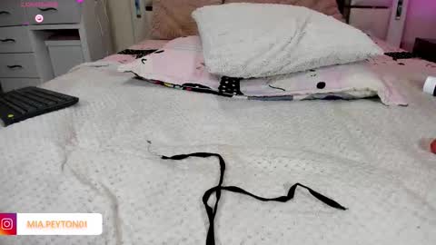 mia_peyton1 online show from December 19, 2025, 8:38 pm