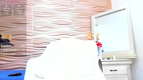 Snapshot of mia_pineda chatting on December 25, 2024, 4:00 pm Mariana online show from December 25, 2024, 4:00 pm