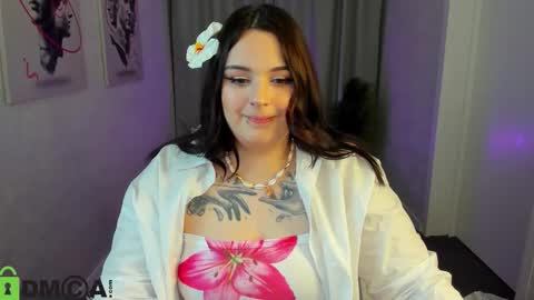 Mia online show from October 7, 2025, 12:08 am