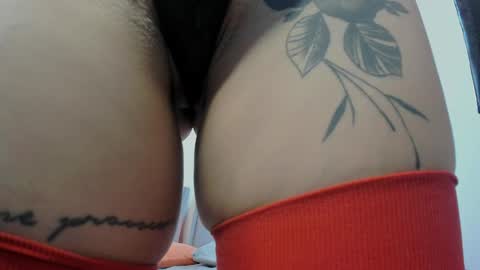 mia_reyesjs online show from April 14, 2026, 12:05 am