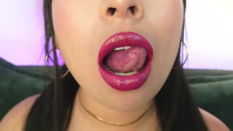 Snapshot of mia_roux1 chatting on May 8, 2026, 12:05 am Mia online show from May 8, 2026, 12:05 am