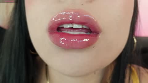 Snapshot of mia_roux1 chatting on June 8, 2026, 1:28 am Mia online show from June 8, 2026, 1:28 am