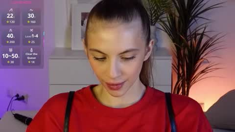 Mia online show from November 24, 2025, 6:13 am