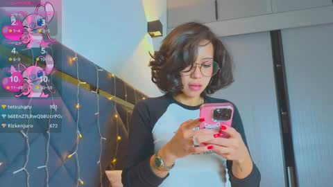 Mia online show from January 12, 2025, 12:33 pm