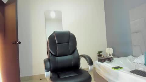 mia_smith_x online show from February 19, 2025, 2:23 am