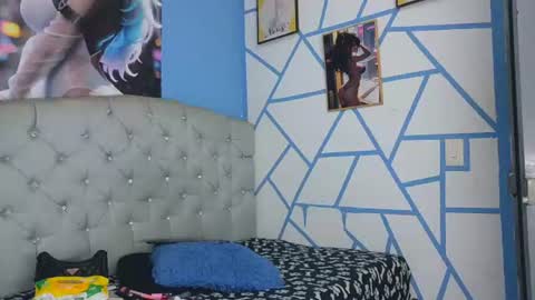 mia_thompson_0 online show from July 6, 2026, 2:36 pm