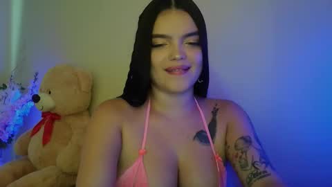 mia_thopsom online show from February 6, 2026, 2:42 pm
