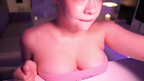 Snapshot of mia_vixen_ chatting on October 8, 2025, 3:26 am VixenMia online show from October 8, 2025, 3:26 am