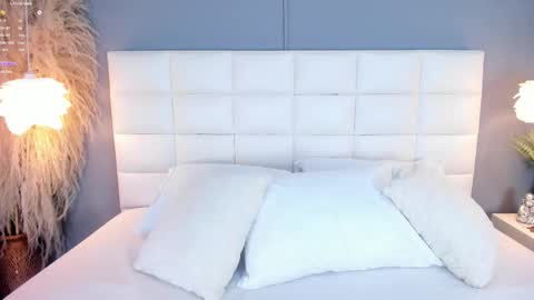 mia vixenn  online show from November 6, 2025, 4:46 am