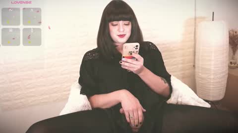 Snapshot of mia_wallase chatting on September 19, 2025, 8:49 am mia_wallase online show from September 19, 2025, 8:49 am