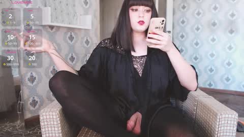 Snapshot of mia_wallase chatting on December 5, 2025, 8:12 am mia_wallase online show from December 5, 2025, 8:12 am