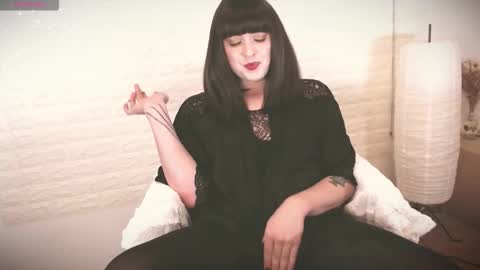 Snapshot of mia_wallase chatting on January 8, 2026, 7:43 am mia_wallase online show from January 8, 2026, 7:43 am