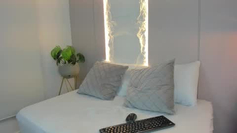 M I A online show from March 28, 2026, 3:39 am