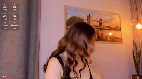 Snapshot of mia_white11 chatting on December 7, 2024, 11:18 am Mia White online show from December 7, 2024, 11:18 am