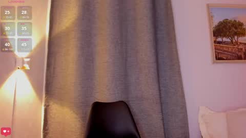 Snapshot of mia_white11 chatting on October 1, 2025, 1:17 pm Mia White online show from October 1, 2025, 1:17 pm