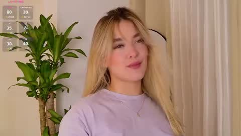Snapshot of mia_white11 chatting on June 30, 2026, 3:35 pm Mia White online show from June 30, 2026, 3:35 pm