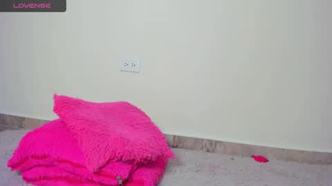 MIA INDEPENDENT MODEL  online show from January 14, 2025, 8:41 am