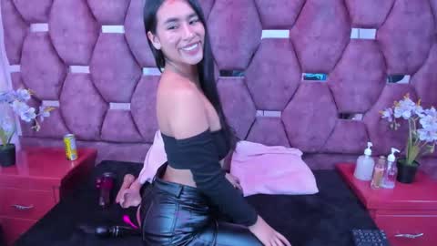 miaa_davis_ online show from November 28, 2025, 3:09 am