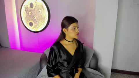Mia online show from September 28, 2025, 11:37 am