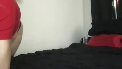 Mia Moji online show from December 1, 2025, 2:00 pm