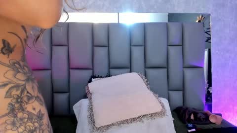 Snapshot of miaabrown__ chatting on February 6, 2025, 12:05 pm Mia online show from February 6, 2025, 12:05 pm