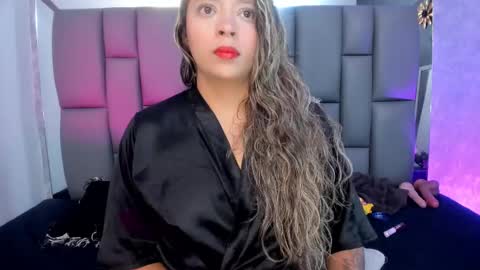 Snapshot of miaabrown__ chatting on March 3, 2025, 12:05 pm Mia online show from March 3, 2025, 12:05 pm