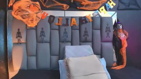 Snapshot of miaabrown__ chatting on October 20, 2025, 12:05 pm Mia online show from October 20, 2025, 12:05 pm