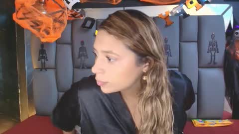 Snapshot of miaabrown__ chatting on October 21, 2025, 12:06 pm Mia online show from October 21, 2025, 12:06 pm