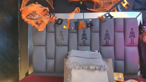 Snapshot of miaabrown__ chatting on October 22, 2025, 12:05 pm Mia online show from October 22, 2025, 12:05 pm