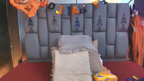 Snapshot of miaabrown__ chatting on October 23, 2025, 12:04 pm Mia online show from October 23, 2025, 12:04 pm