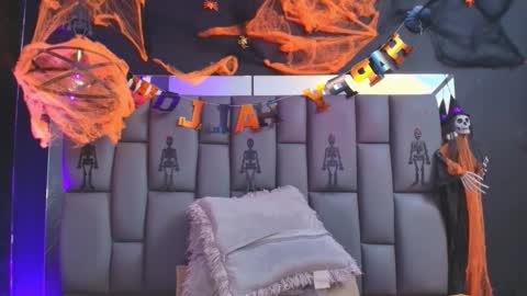 Snapshot of miaabrown__ chatting on October 27, 2025, 12:09 pm Mia online show from October 27, 2025, 12:09 pm