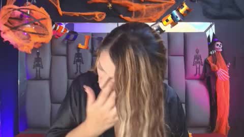 Snapshot of miaabrown__ chatting on October 29, 2025, 12:07 pm Mia online show from October 29, 2025, 12:07 pm