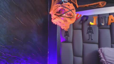 Snapshot of miaabrown__ chatting on October 31, 2025, 12:06 pm Mia online show from October 31, 2025, 12:06 pm