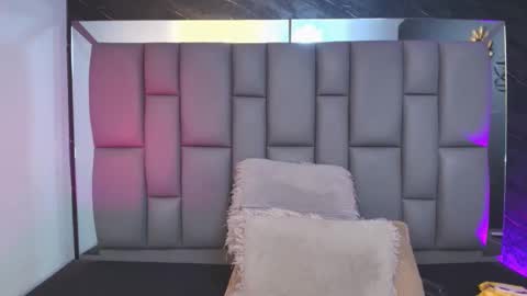 Snapshot of miaabrown__ chatting on November 19, 2025, 12:05 pm Mia online show from November 19, 2025, 12:05 pm