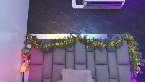 Snapshot of miaabrown__ chatting on December 4, 2025, 12:03 pm Mia online show from December 4, 2025, 12:03 pm