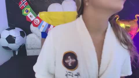 Snapshot of miaabrown__ chatting on July 4, 2026, 12:00 pm Mia online show from July 4, 2026, 12:00 pm