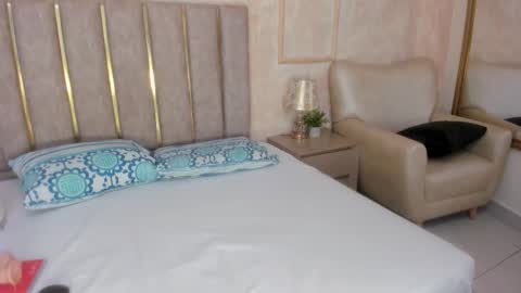 miaaffox online show from January 8, 2026, 7:49 pm