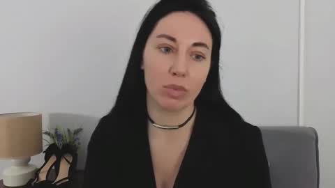 Mia online show from May 20, 2026, 3:18 pm