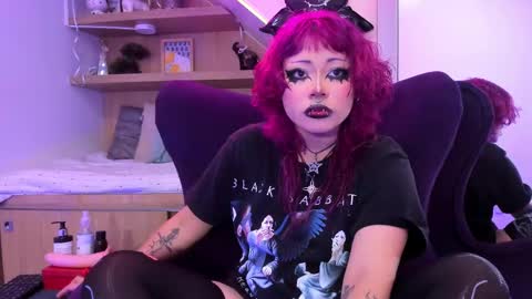 Mia online show from February 23, 2025, 12:37 pm