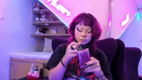 Mia online show from March 3, 2025, 12:48 pm