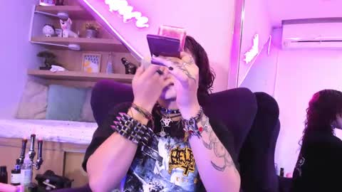 Mia online show from March 8, 2025, 12:41 pm