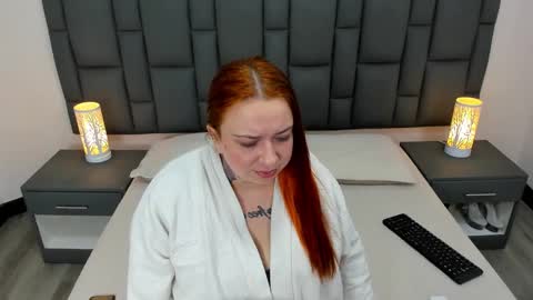 Snapshot of miaandmolly_ chatting on January 12, 2025, 8:04 am mia red hair molly short hair online show from January 12, 2025, 8:04 am