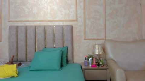 Miaasummer online show from April 6, 2026, 11:33 am