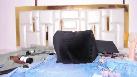 Mia  online show from February 13, 2025, 8:27 am