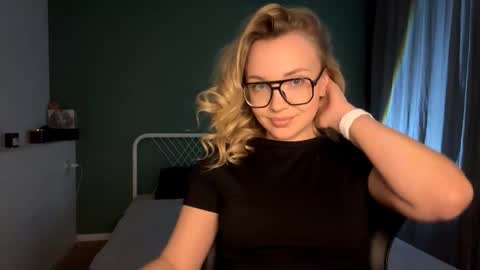 Mia online show from February 20, 2026, 6:52 pm