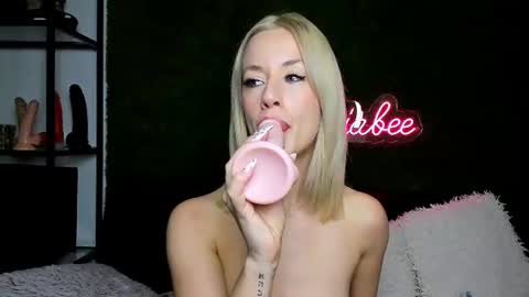 MiaBeeX online show from June 16, 2026, 3:47 pm