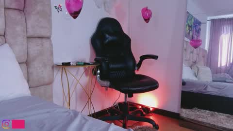 miablumm_ online show from March 20, 2026, 2:44 pm