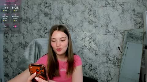 Mia online show from April 7, 2026, 10:05 am