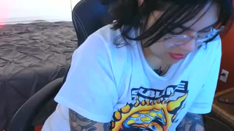 Mia online show from December 24, 2024, 4:22 am